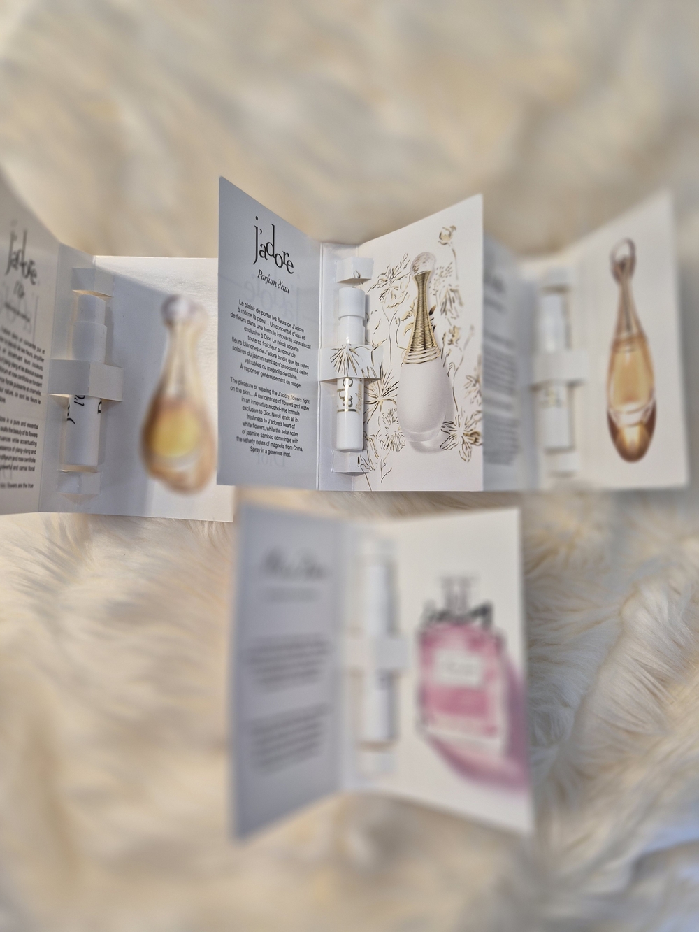 Dior J'adore Perfume Sample Set - White & Gold - Picture 3 of 7